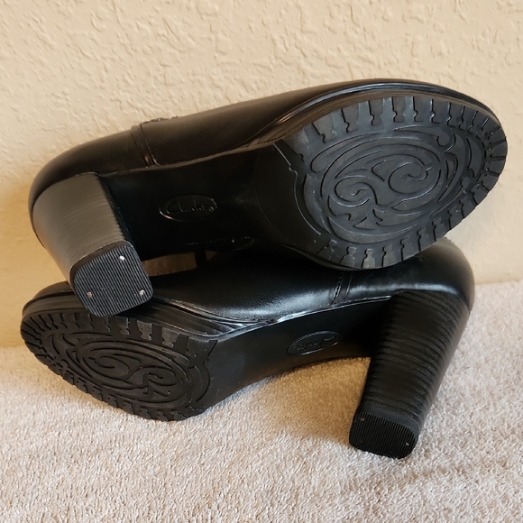 Clarks Artisan Black Leather Heel Booties with Side Zip - Picture 8 of 16